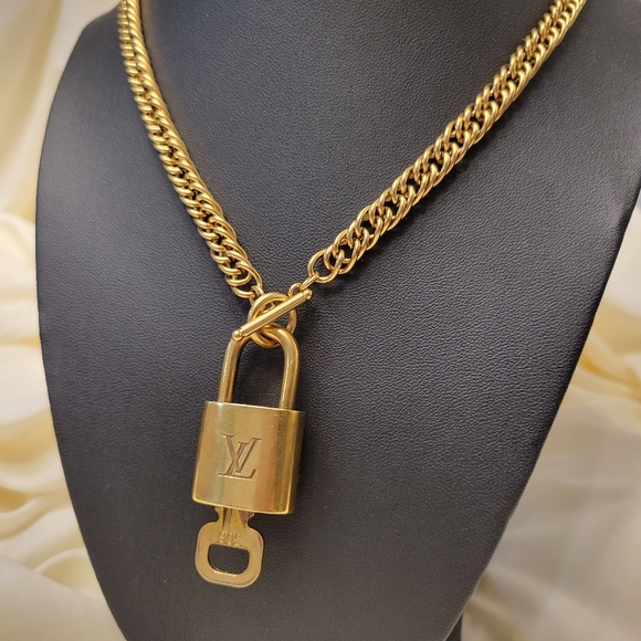 Lock Louis Vuitton Necklace - Picture 1 of 4